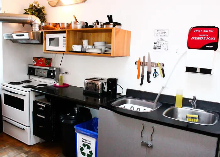 Auberge L'Apero - Hostel Montreal